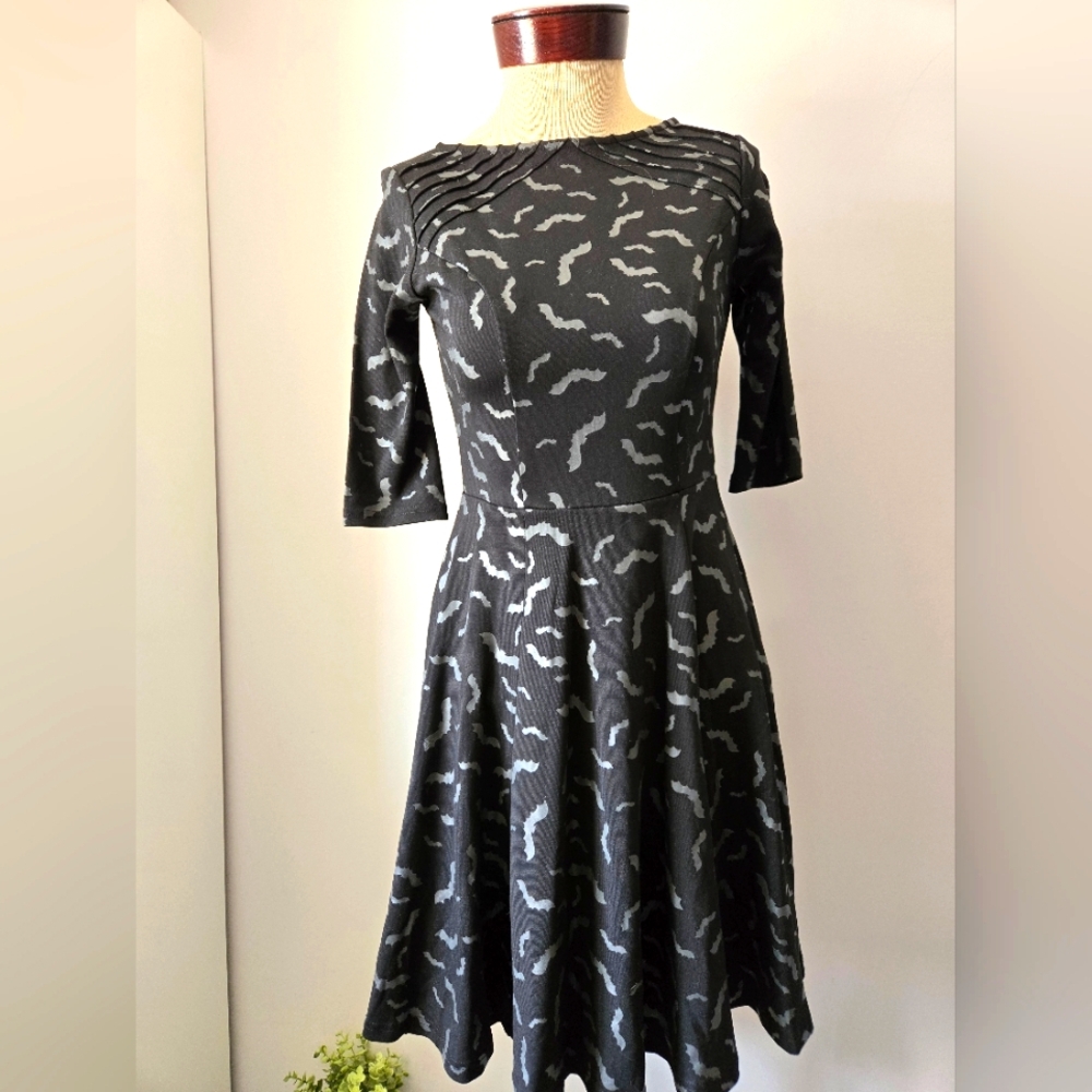 Unique Vintage  BATS!! Black and Gray Long Sleeve Dress. Size Small/4